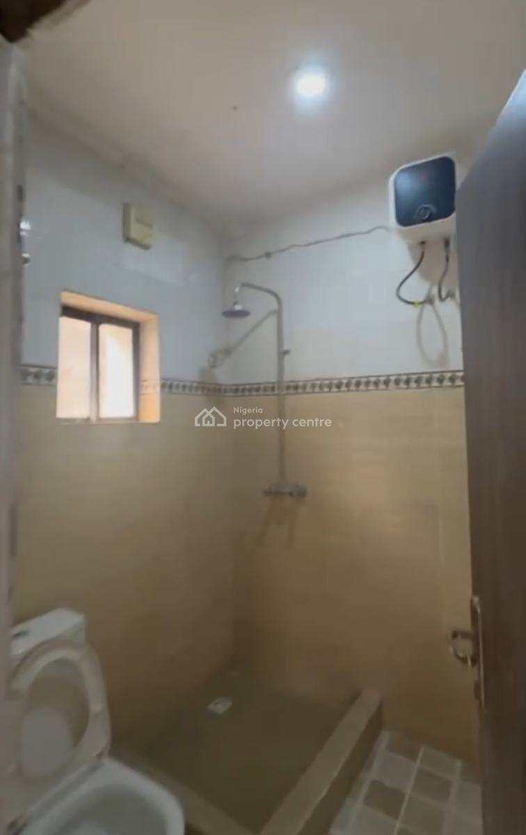 Clean 2 Bedroom Flat, Tarred Rd, Pay and Pack in, Garki 2, Garki, Abuja, Flat / Apartment for Rent