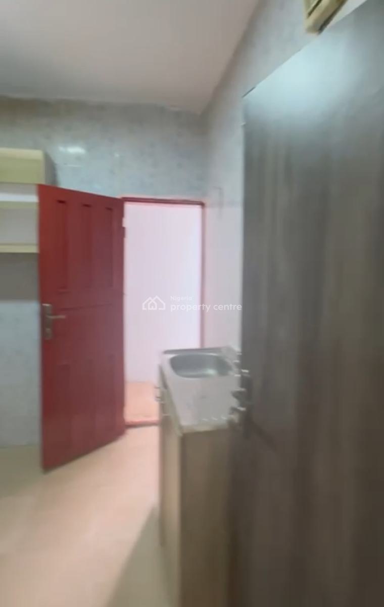 Clean 2 Bedroom Flat, Tarred Rd, Pay and Pack in, Garki 2, Garki, Abuja, Flat / Apartment for Rent