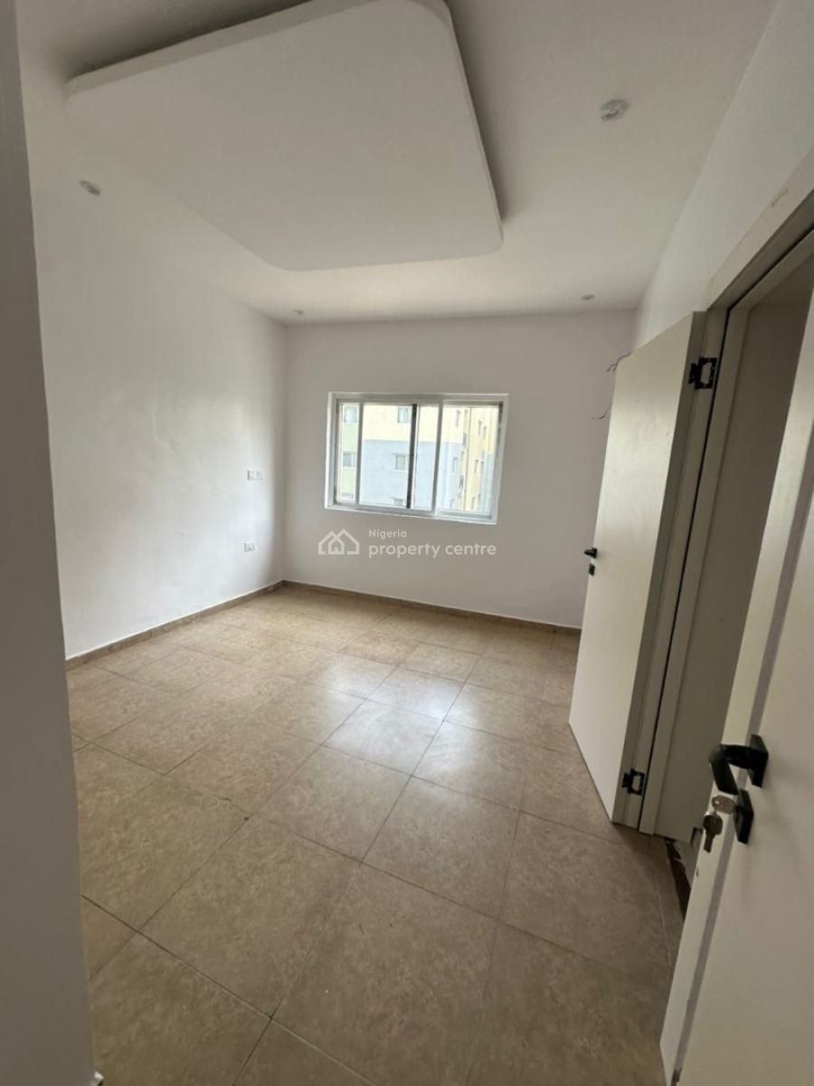 Standard Well Renovated 3 Bedroom Flat with Bq, Prime Waterview Estate, Ikate, Lekki, Lagos, Flat / Apartment for Sale