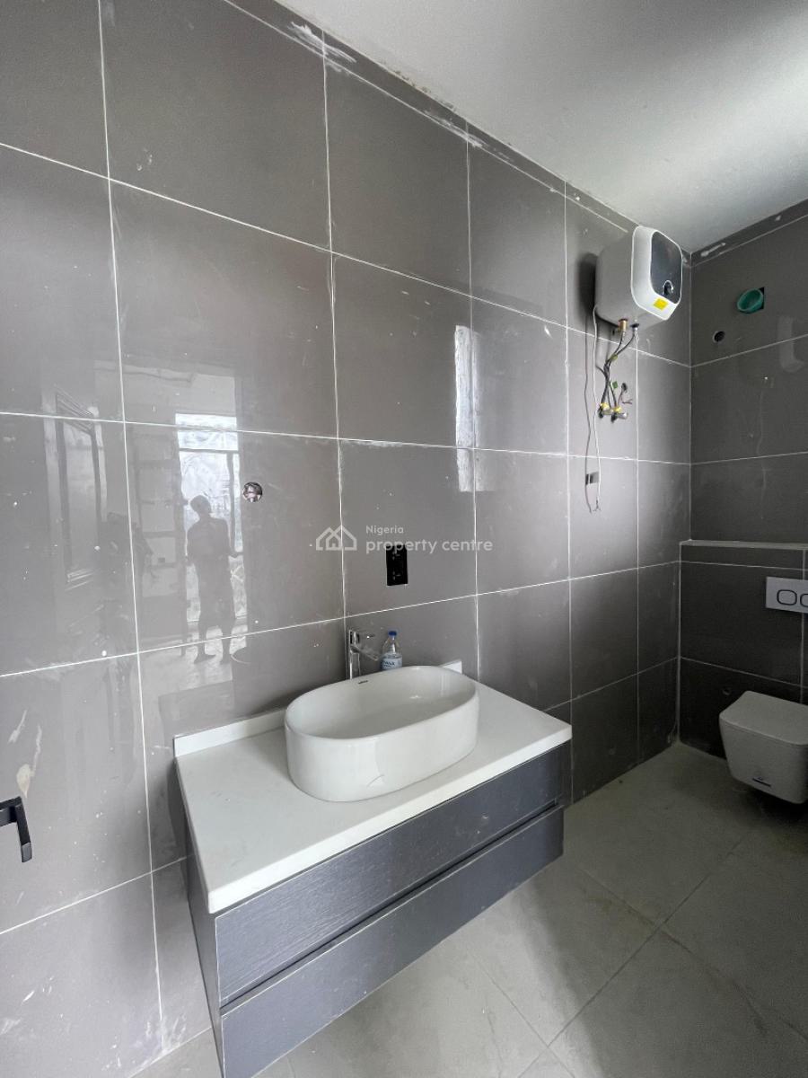 2bedroom Apartment, Lekki Phase 1, Lekki, Lagos, Flat / Apartment for Sale