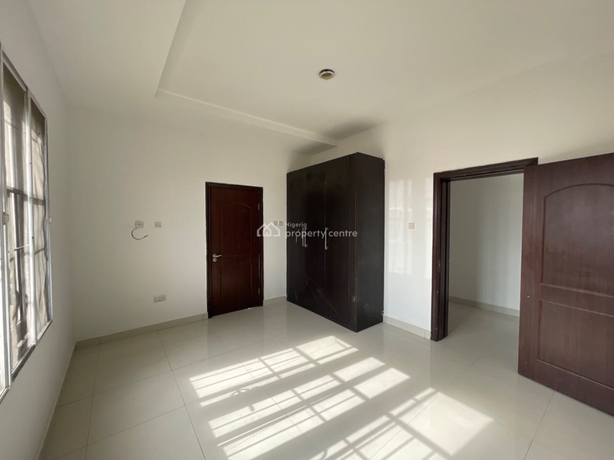 3bedroom on Top Floor with Bq and Swimming Pool, Lekki Phase 1, Lekki, Lagos, Flat / Apartment for Rent