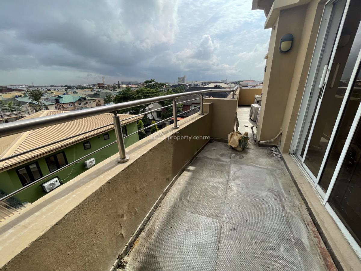 3bedroom on Top Floor with Bq and Swimming Pool, Lekki Phase 1, Lekki, Lagos, Flat / Apartment for Rent