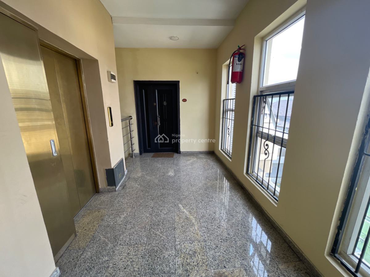 3bedroom on Top Floor with Bq and Swimming Pool, Lekki Phase 1, Lekki, Lagos, Flat / Apartment for Rent