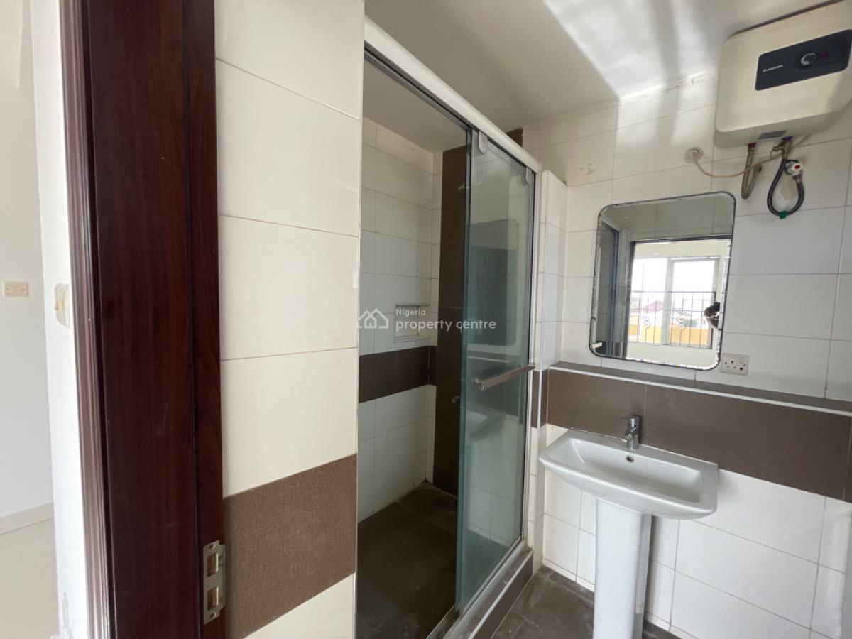 3bedroom on Top Floor with Bq and Swimming Pool, Lekki Phase 1, Lekki, Lagos, Flat / Apartment for Rent
