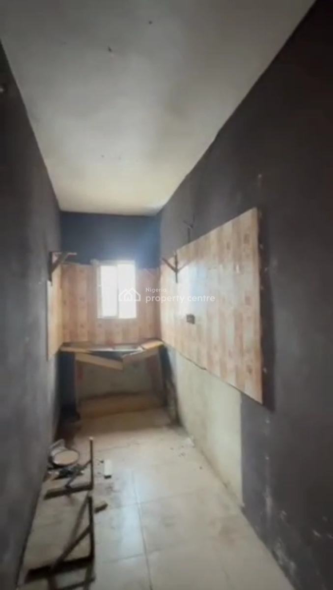 Very Decent and Spacious Upstairs Mini Flat, Off Market Street, Shomolu, Lagos, Mini Flat (room and Parlour) for Rent