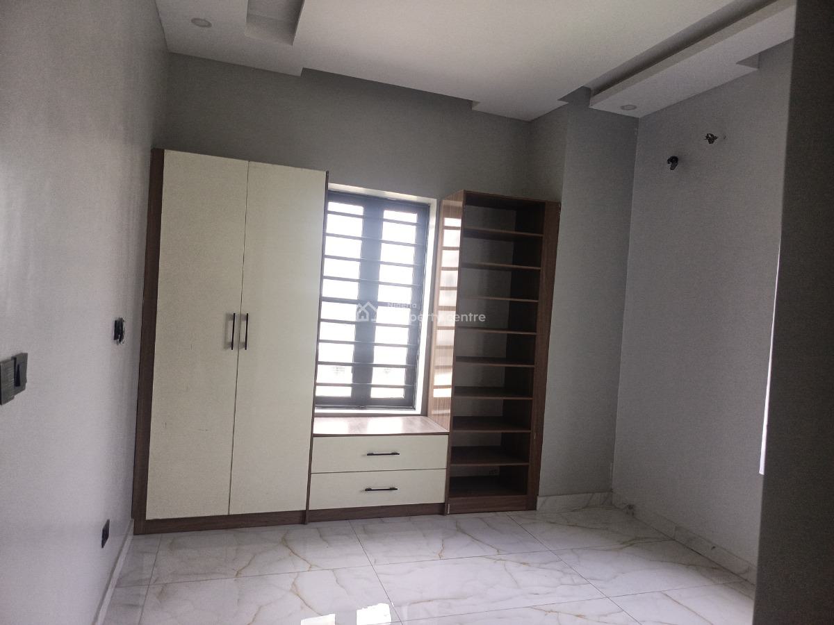Spacious 2 Bedroom Apartment, Off Freedom Way, Lekki Phase 1, Lekki, Lagos, Flat / Apartment for Sale