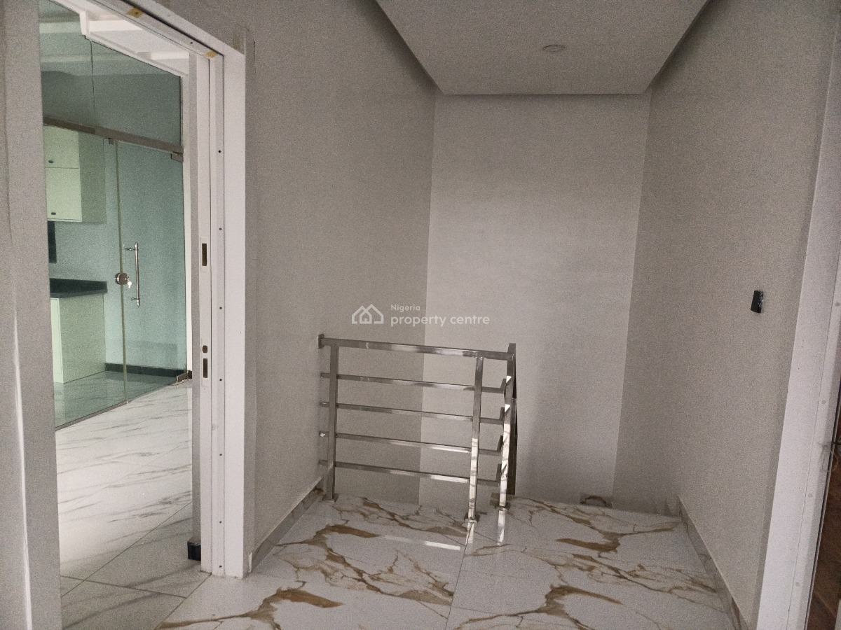 Spacious 2 Bedrooms Apartment, Off Freedom Way, Lekki Phase 1, Lekki, Lagos, Flat / Apartment for Sale