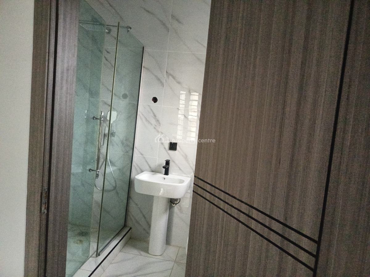 Spacious 2 Bedrooms Apartment, Off Freedom Way, Lekki Phase 1, Lekki, Lagos, Flat / Apartment for Sale