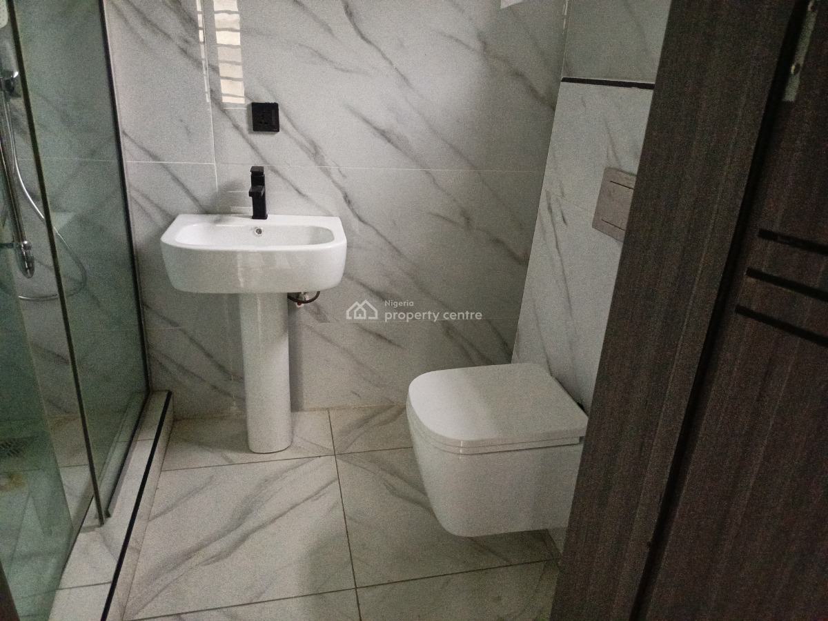 Spacious 2 Bedrooms Apartment, Off Freedom Way, Lekki Phase 1, Lekki, Lagos, Flat / Apartment for Sale