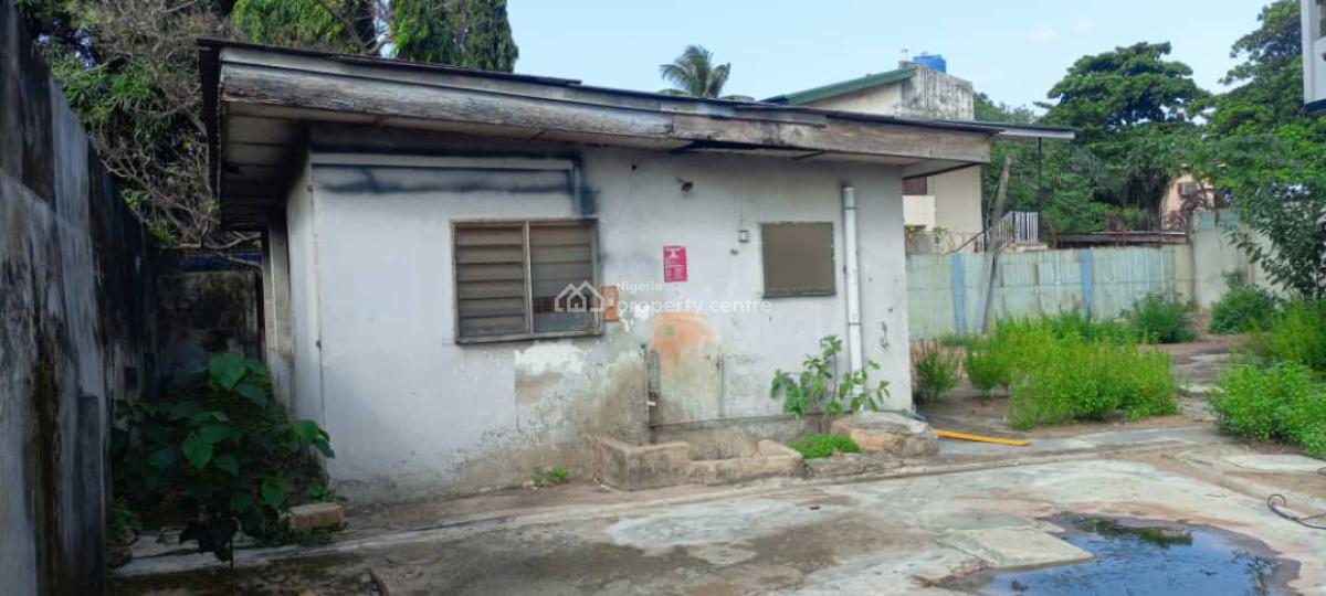 Demolishable 7 Bedroom Structure on 1058 Sq Meters, Ilupeju, Lagos, Detached Duplex for Sale
