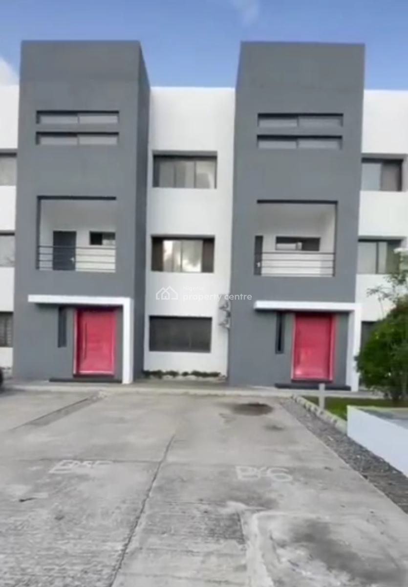 Distress Deal 2bed Service Luxury Apartment, Osapa, Lekki, Lagos, Flat / Apartment for Sale