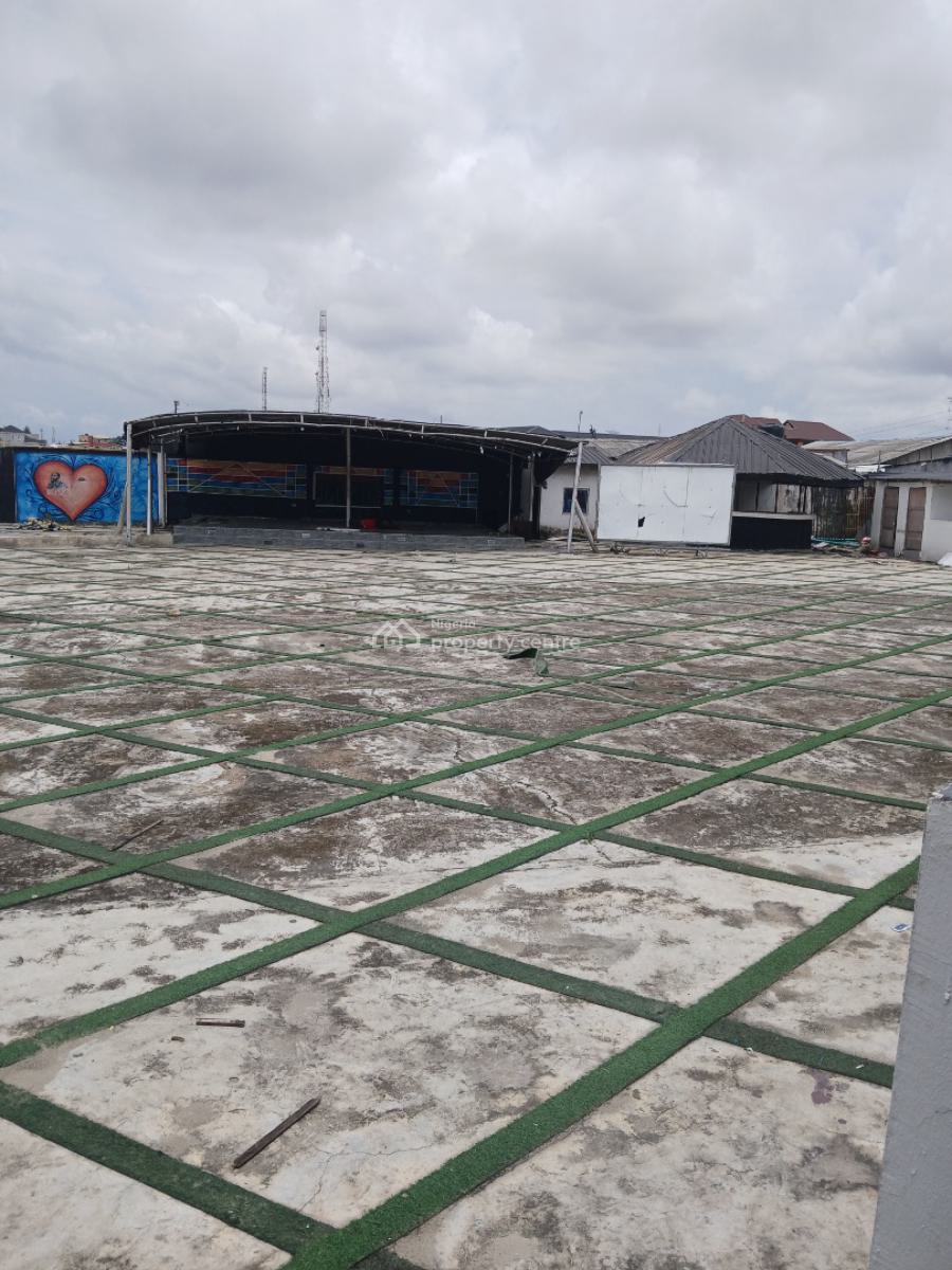 a Very Large Open Space, Along Ado Road, Ajah, Lagos, Restaurant / Bar for Rent