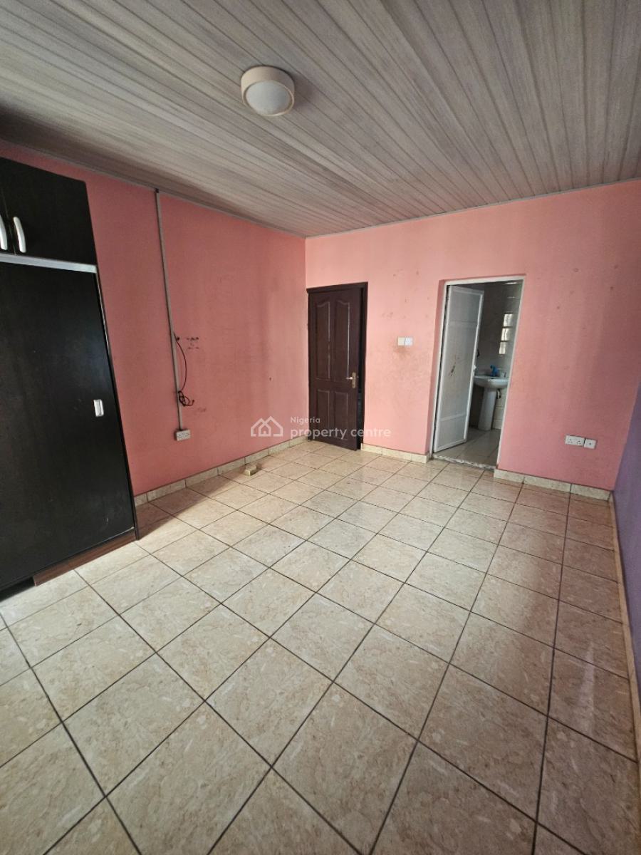 Nicely Renovated 4-bedroom Terrace, Meadow-view Estate, Ogombo, Ajah, Lagos, Terraced Duplex for Rent