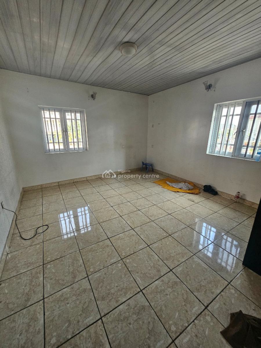Nicely Renovated 4-bedroom Terrace, Meadow-view Estate, Ogombo, Ajah, Lagos, Terraced Duplex for Rent