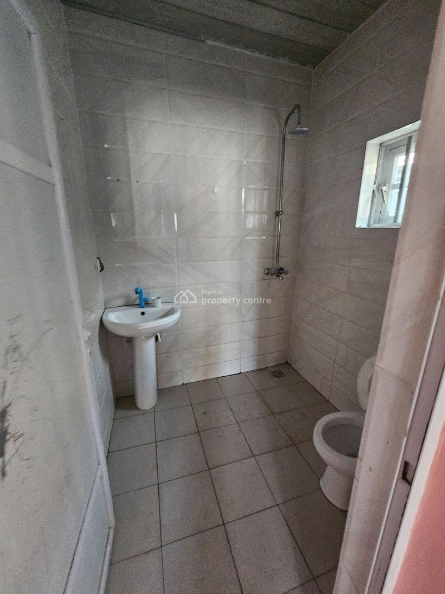 Nicely Renovated 4-bedroom Terrace, Meadow-view Estate, Ogombo, Ajah, Lagos, Terraced Duplex for Rent