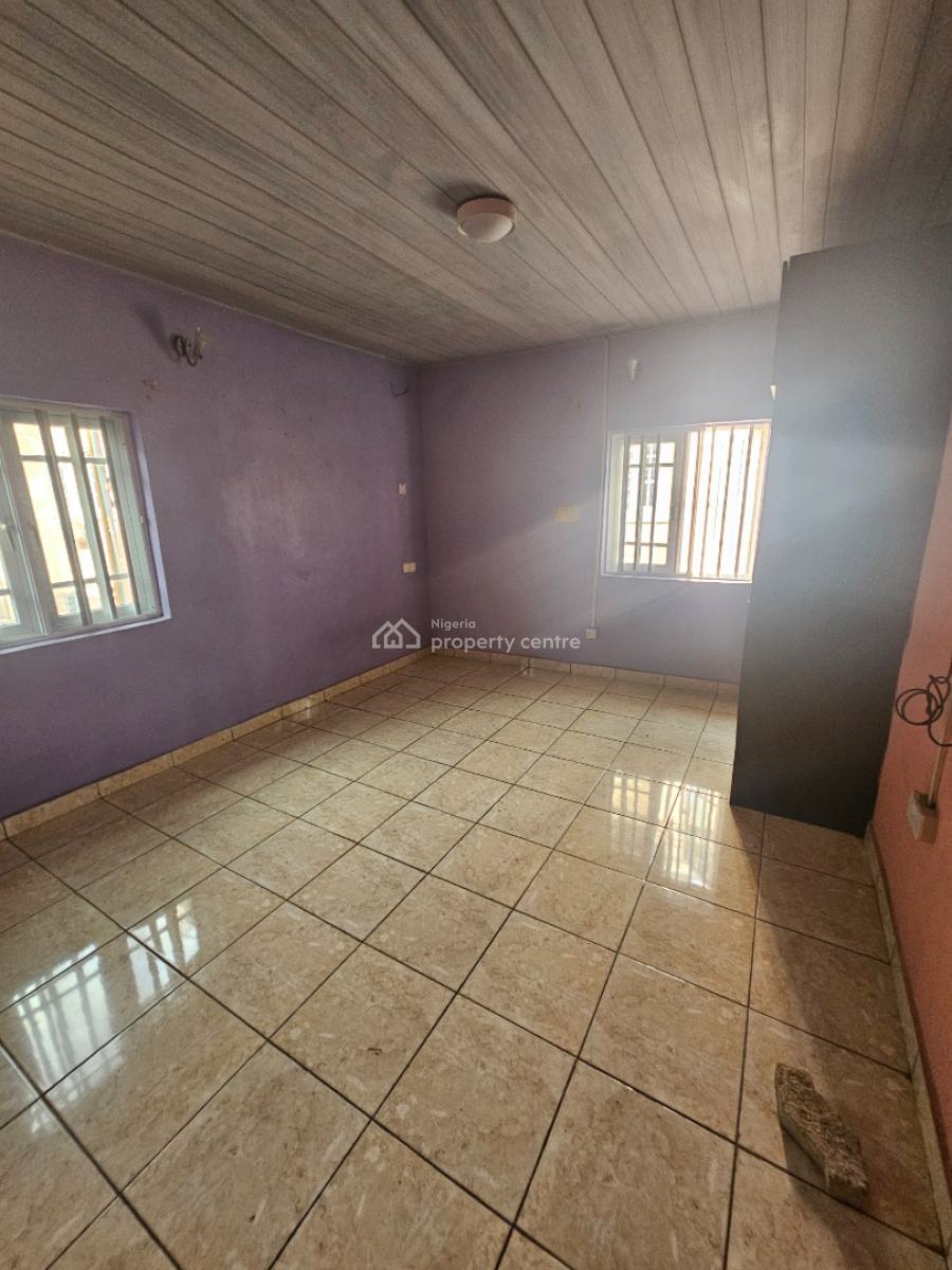 Nicely Renovated 4-bedroom Terrace, Meadow-view Estate, Ogombo, Ajah, Lagos, Terraced Duplex for Rent