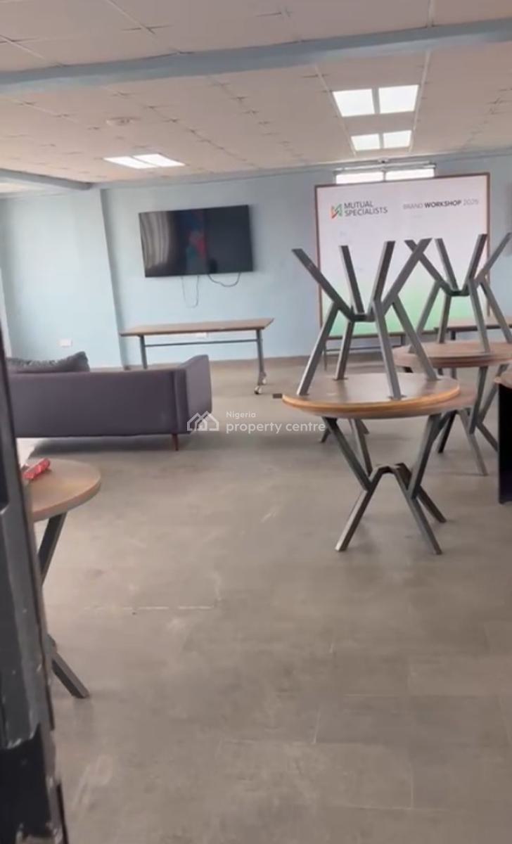 Very Nice Office Space Available Location: Herbert Macaul, Herbert Macaulay, Yaba, Lagos, Office Space for Rent