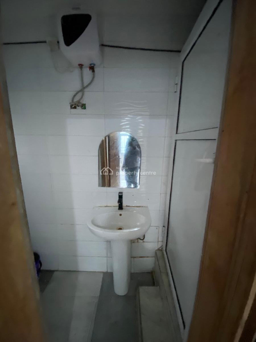 Well Renovated 2 Bedroom Flat in a Serene with Inverter, Lekki Phase 1, Lekki Phase 1, Lekki, Lagos, House for Rent