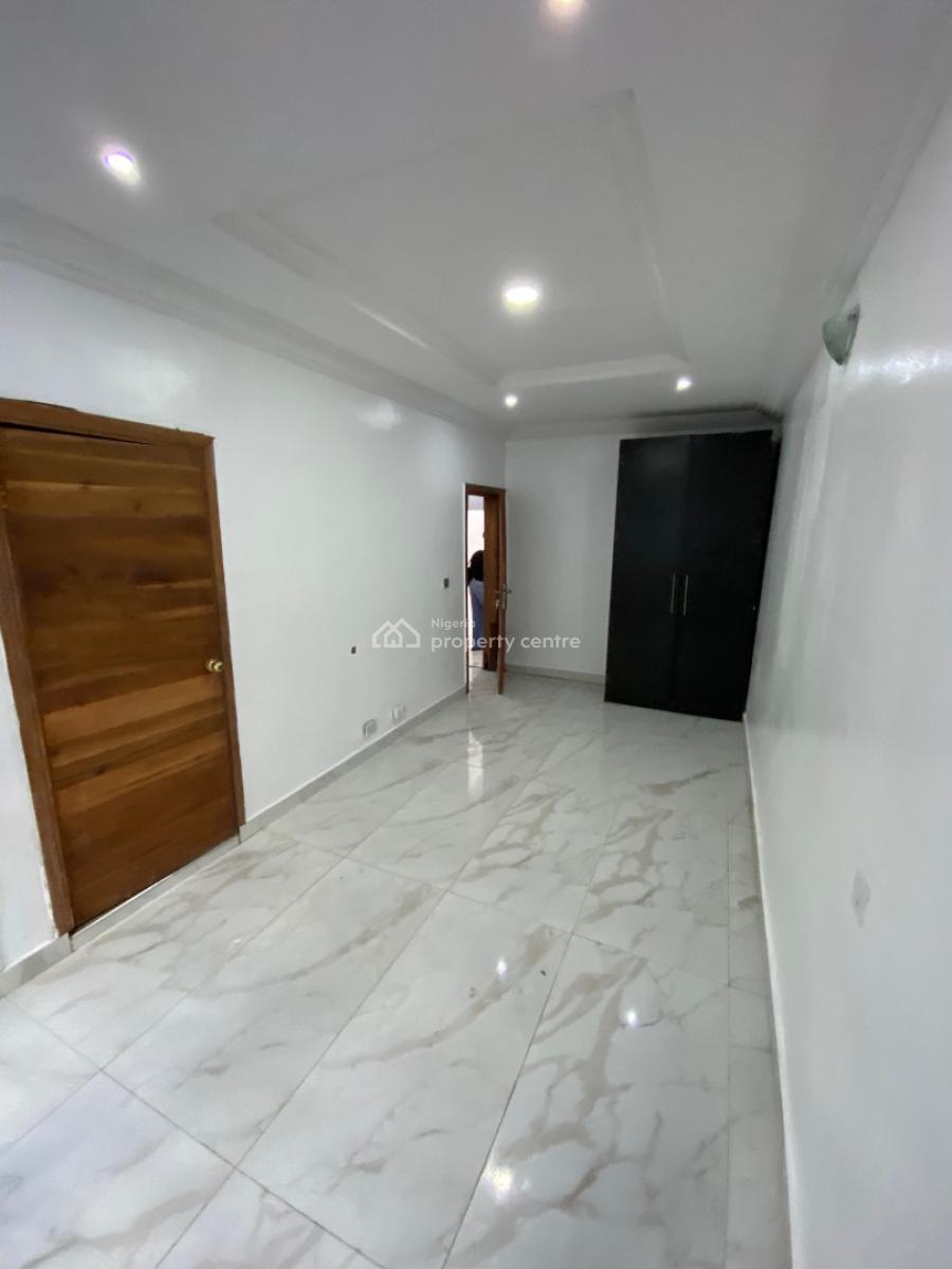Well Renovated 2 Bedroom Flat in a Serene with Inverter, Lekki Phase 1, Lekki Phase 1, Lekki, Lagos, House for Rent