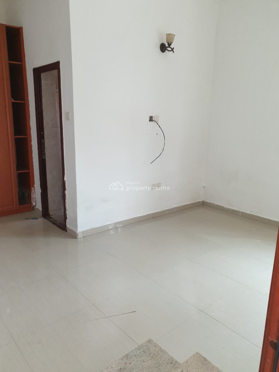 Spacious 2 Bedrooms Flat, Idado Estate, Lekki, Lagos, Flat / Apartment for Rent