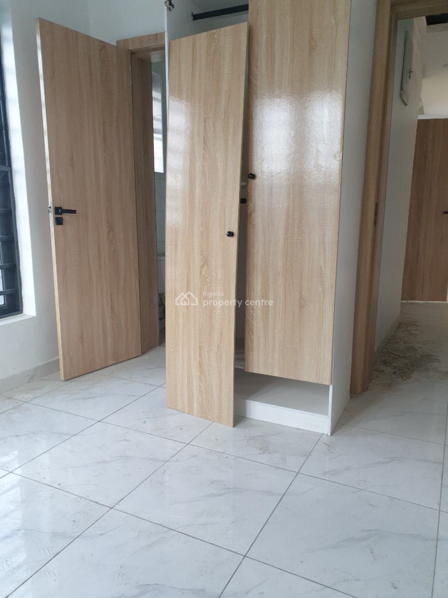 Spacious 2bedroom Service, Ologolo, Lekki, Lagos, Flat / Apartment for Rent