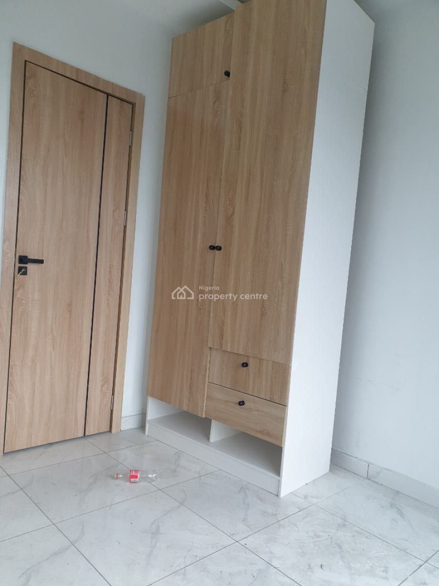 Spacious 2bedroom Service, Ologolo, Lekki, Lagos, Flat / Apartment for Rent