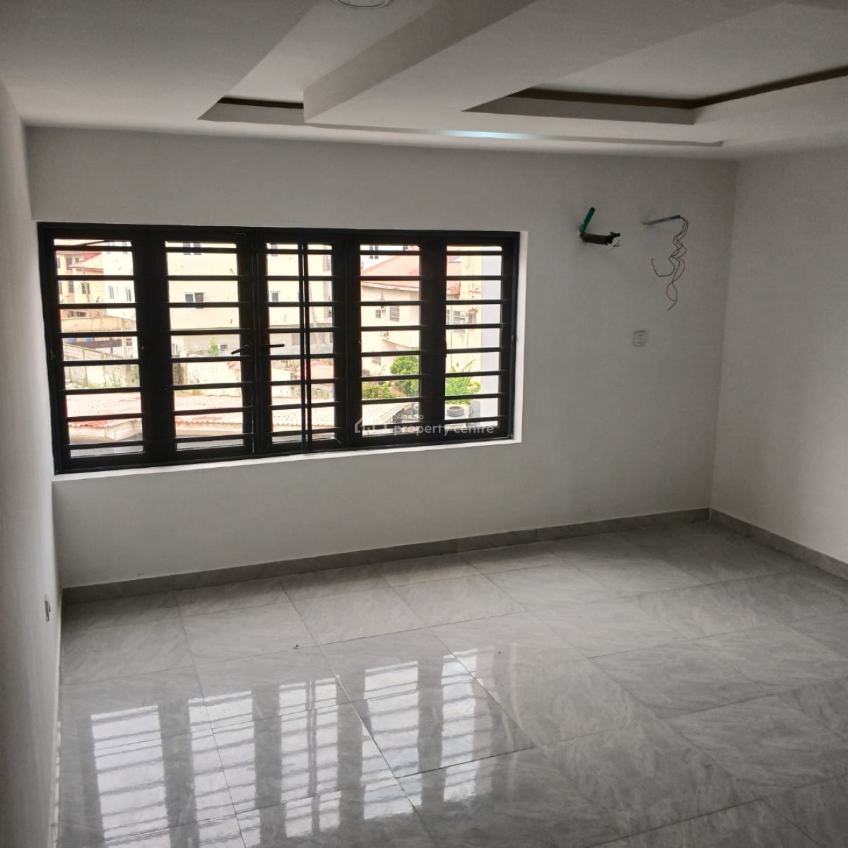 an Exquisite 4 Bedroom Terrace with 1 Study Rm, 1 Bq in Ologolo, Lekki, Ologolo, Lekki, Lagos, Semi-detached Duplex for Sale