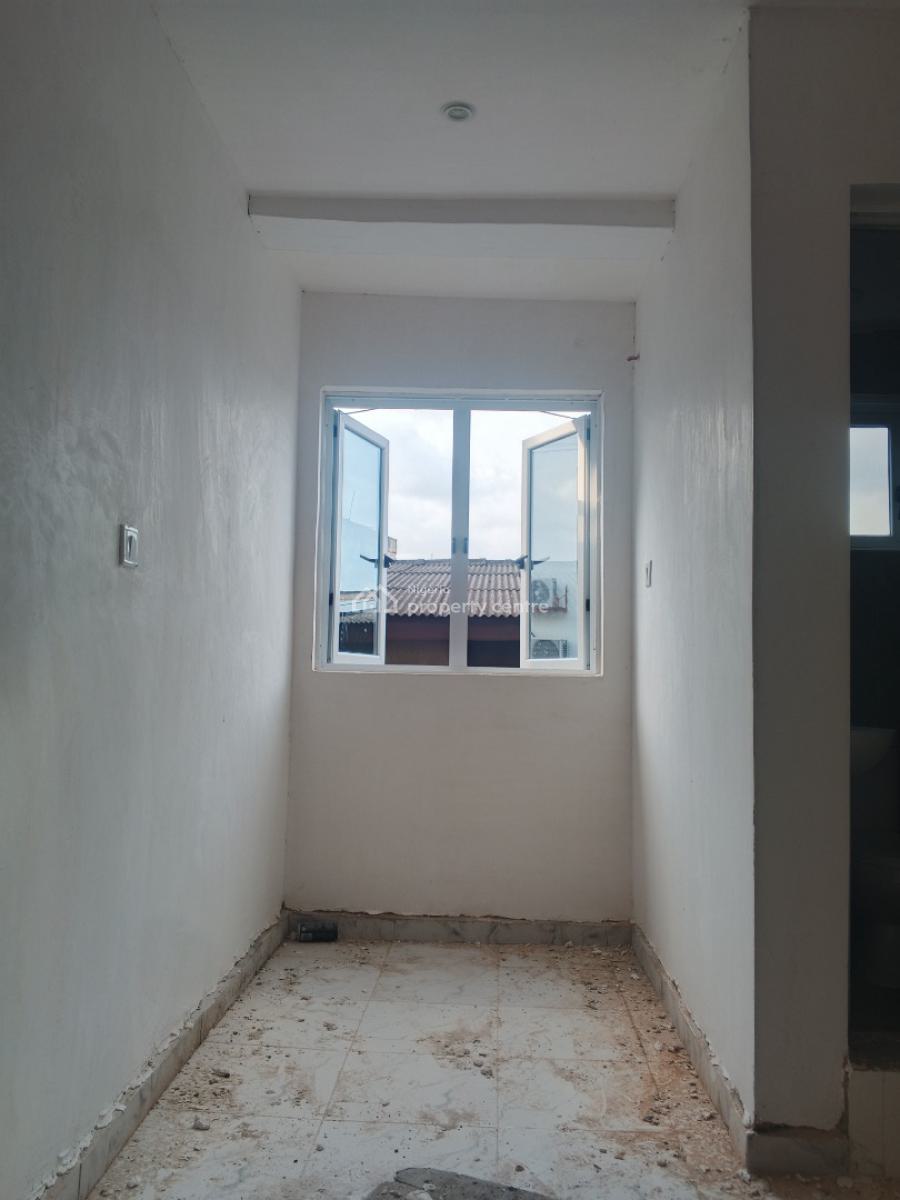 Two Bedroom Apartment Available in a Serene Area, Onike, Onike, Yaba, Lagos, Flat / Apartment for Rent