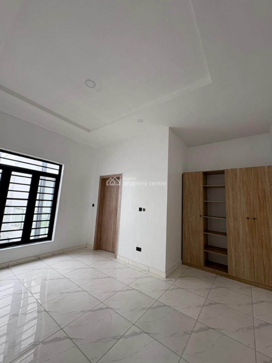 3/4 Bedroom Duplex with Massive Compound & Good Water Supply, Ikota, Lekki, Lagos, Terraced Duplex for Sale