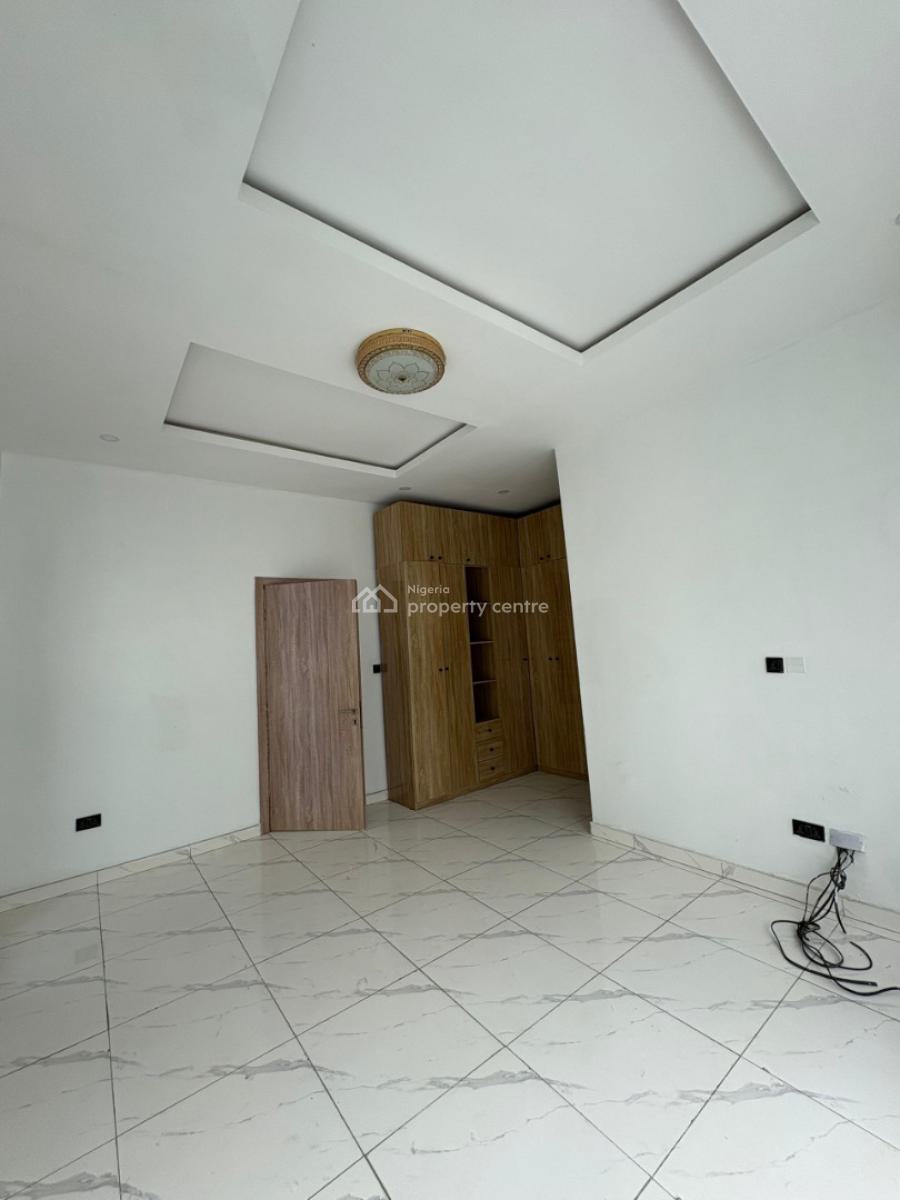 3/4 Bedroom Duplex with Massive Compound & Good Water Supply, Ikota, Lekki, Lagos, Terraced Duplex for Sale
