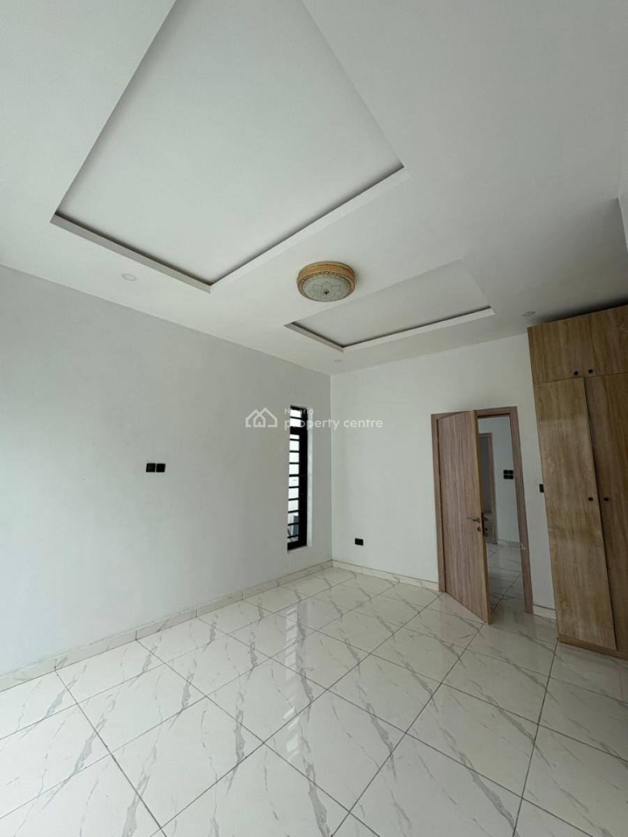 3/4 Bedroom Duplex with Massive Compound & Good Water Supply, Ikota, Lekki, Lagos, Terraced Duplex for Sale