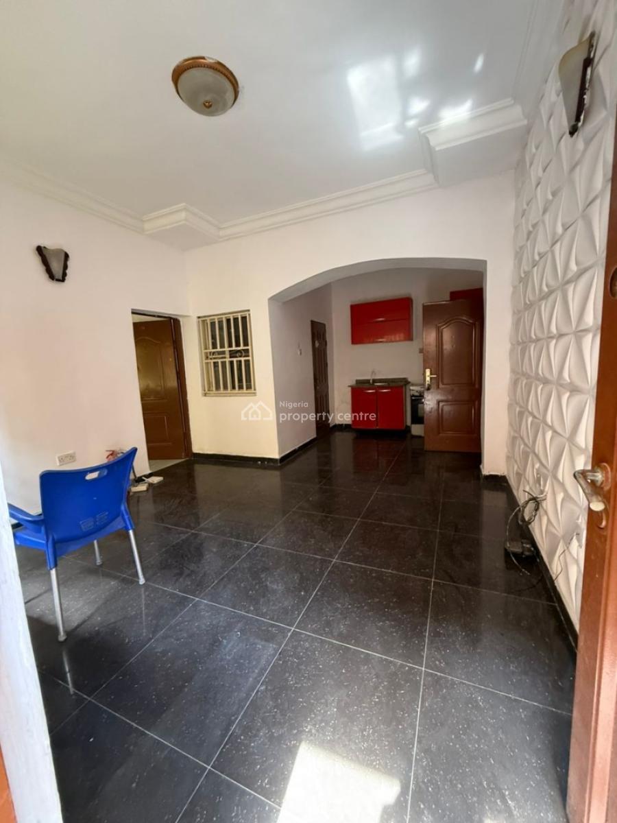 Lovely 2 Bedroom Flat Ground-floor with 3 Air-conditioners, Chevron Drive, Lekki, Lagos, Flat / Apartment for Rent