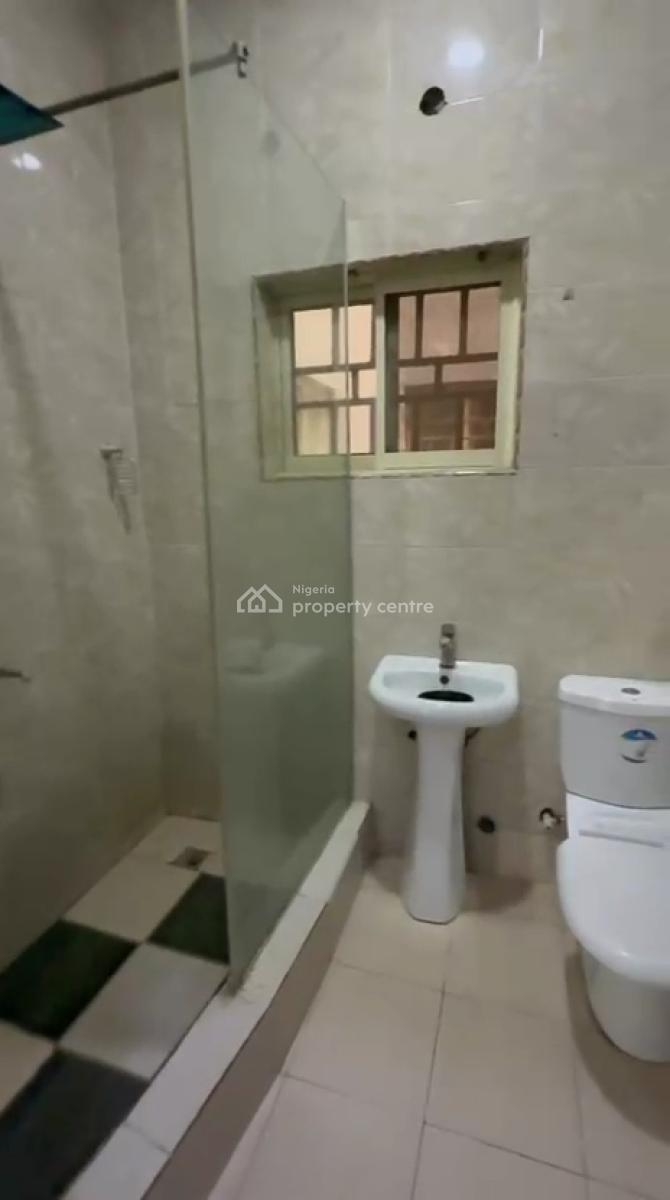 Lovely 2 Bedroom Flat Ground-floor with 3 Air-conditioners, Chevron Drive, Lekki, Lagos, Flat / Apartment for Rent