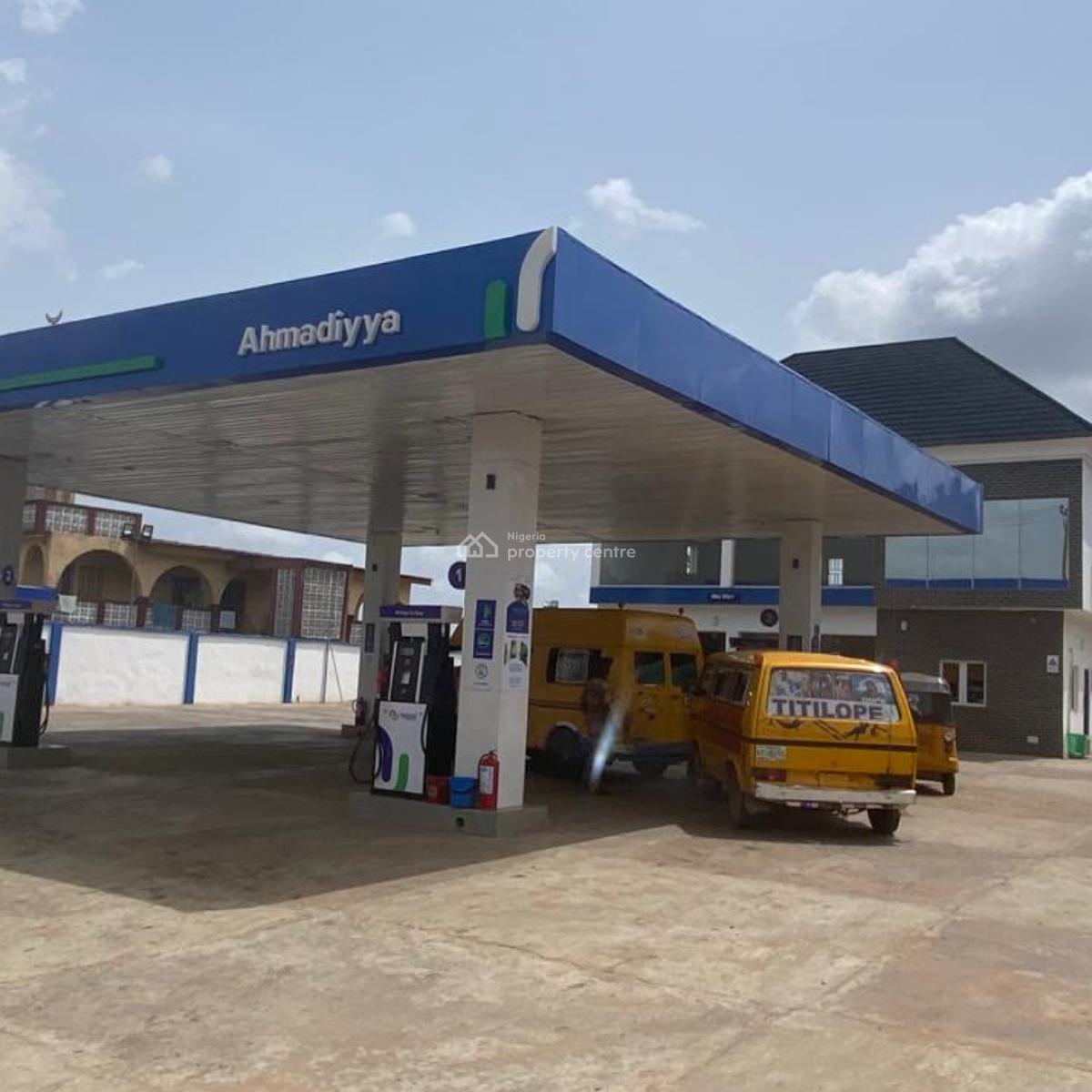 Functioning Filling Station Along Lagos Abeokuta Express Way, Along Lagos Abeokuta Express Way, Agege, Lagos, Filling Station for Sale