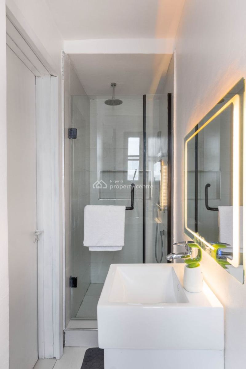 Waterfront Smart 2bedroom Maisonnette with Snooker, Richmond Pearl Estate, Lekki Phase 1, Lekki, Lagos, House Short Let