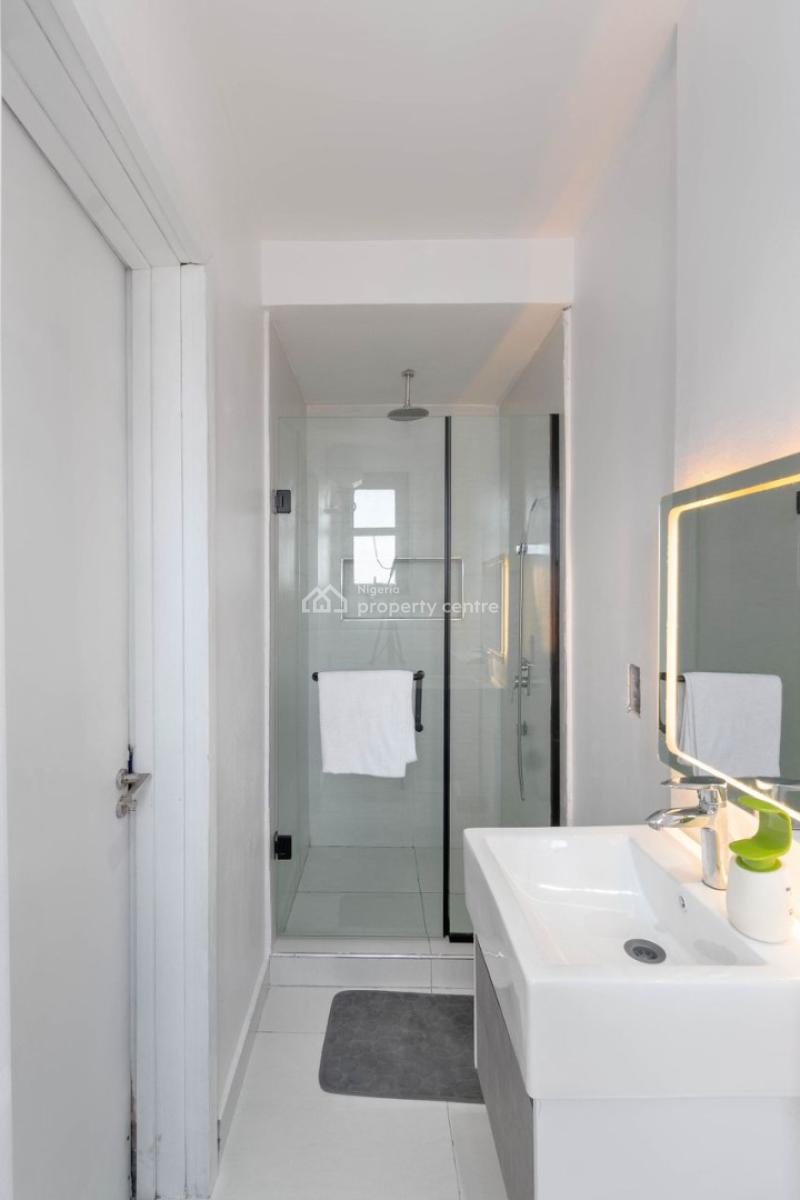 Waterfront Smart 2bedroom Maisonnette with Snooker, Richmond Pearl Estate, Lekki Phase 1, Lekki, Lagos, House Short Let