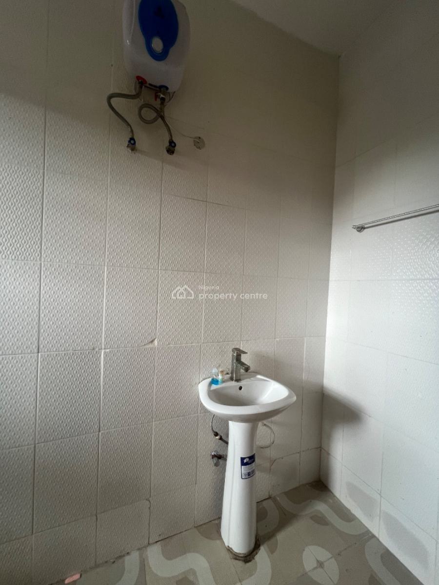 Spacious 2 Bedroom Apartment, Ogombo Estate, Ogombo, Ajah, Lagos, Flat / Apartment for Rent