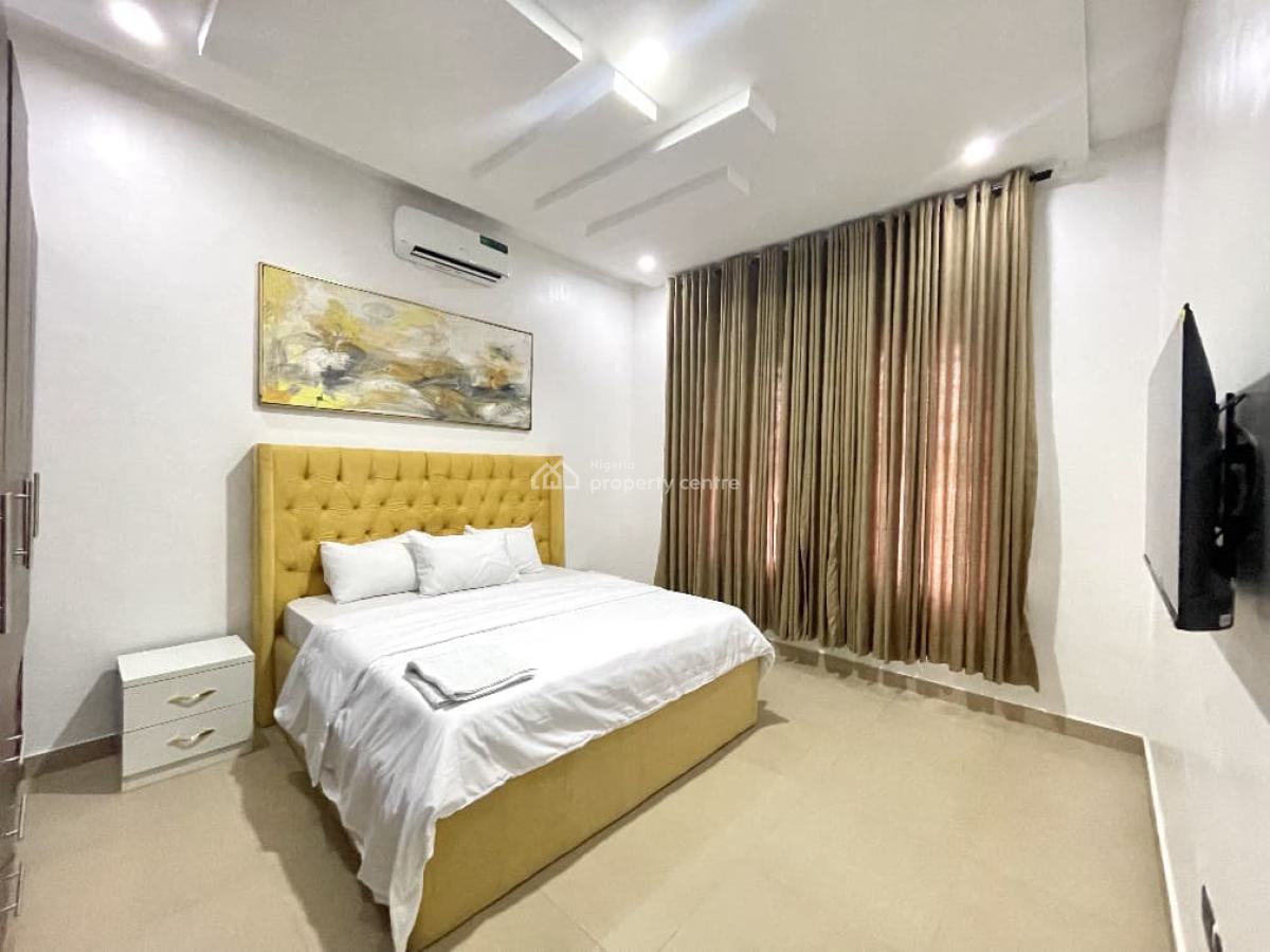 Cozy 1 Bedroom Apartment  with Swimming Pool, Mini Gym and 2 Spacious, Lekki Phase 1, Lekki, Lagos, Flat / Apartment Short Let