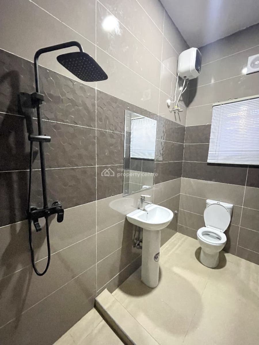 Cozy 1 Bedroom Apartment  with Swimming Pool, Mini Gym and 2 Spacious, Lekki Phase 1, Lekki, Lagos, Flat / Apartment Short Let