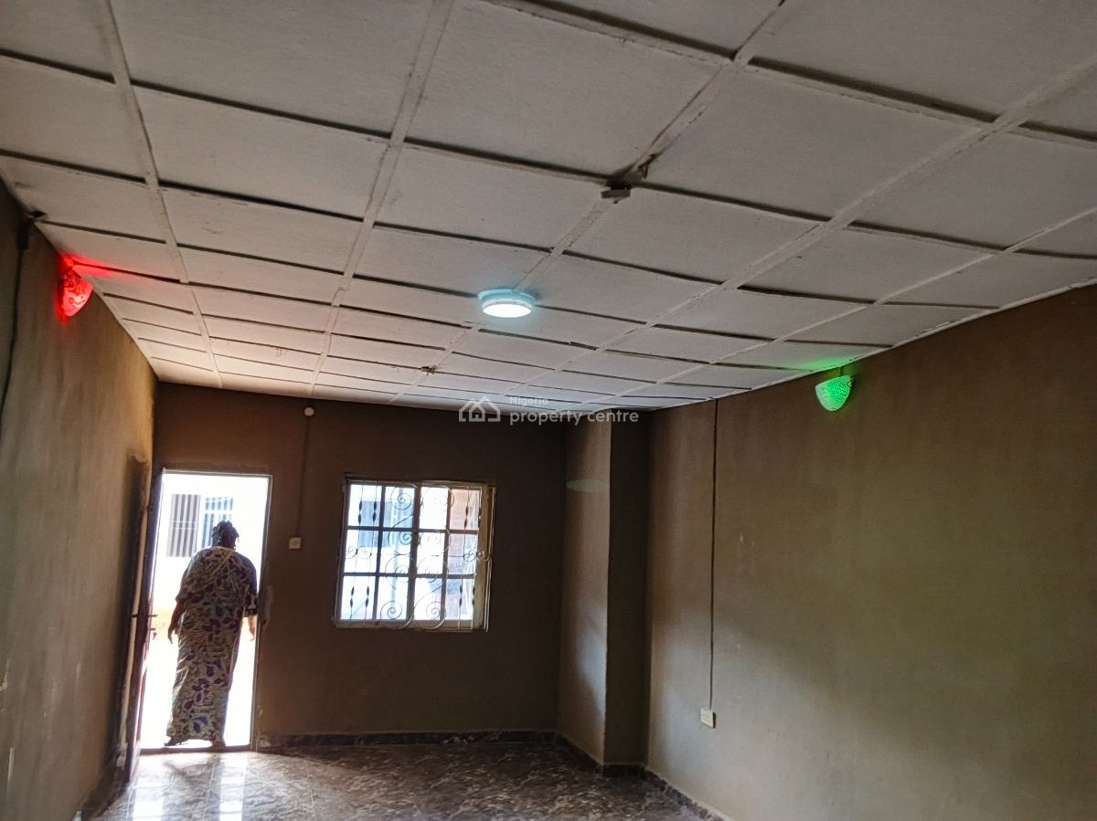 Decent 2 Bedrooms Flat, Big Sitting Room, Big Kitchen, Prepaid Meter, Close to Ayobo, Itele, Ado-odo/ota, Ogun, Flat / Apartment for Rent