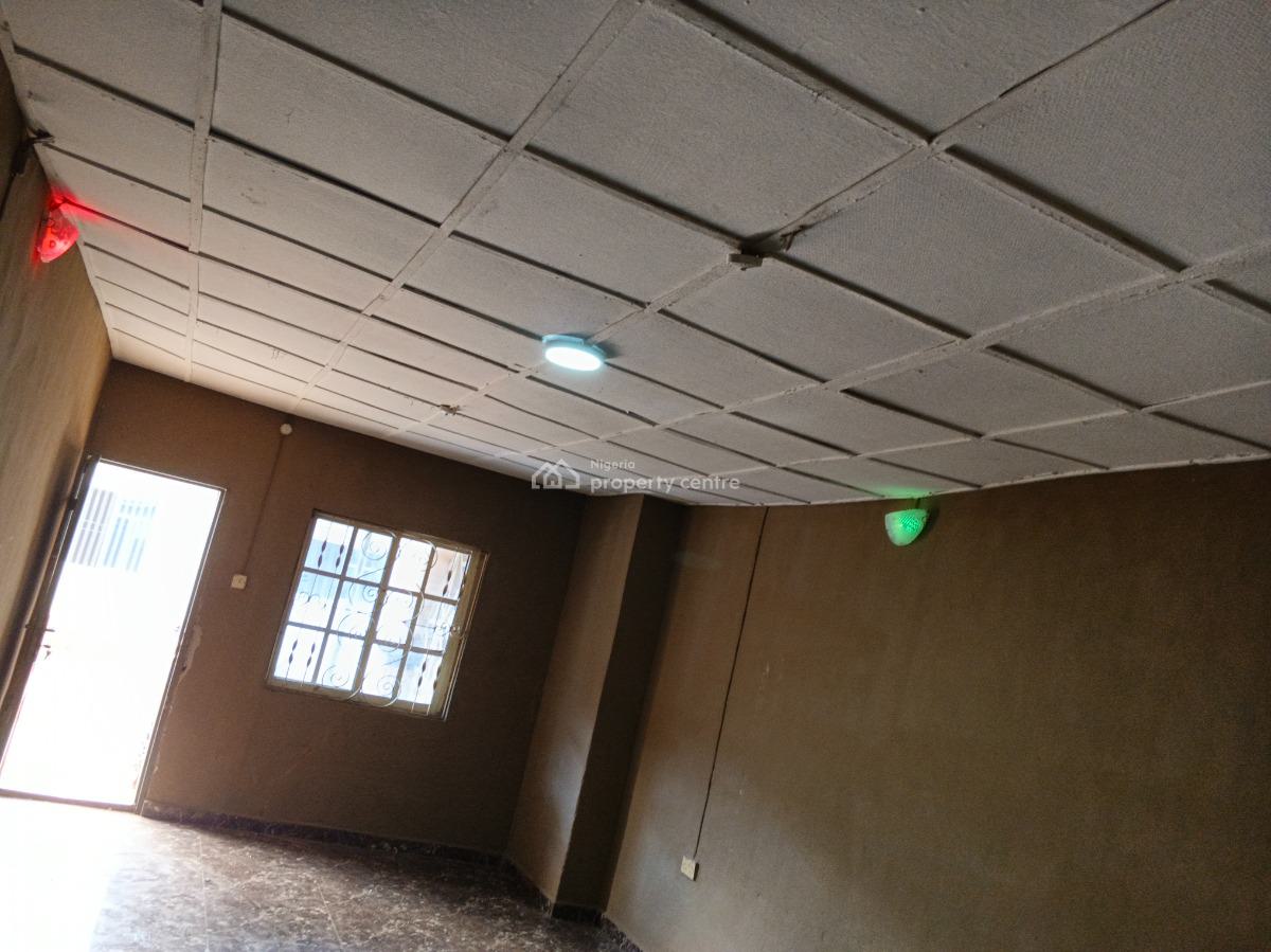Decent 2 Bedrooms Flat, Big Sitting Room, Big Kitchen, Prepaid Meter, Close to Ayobo, Itele, Ado-odo/ota, Ogun, Flat / Apartment for Rent