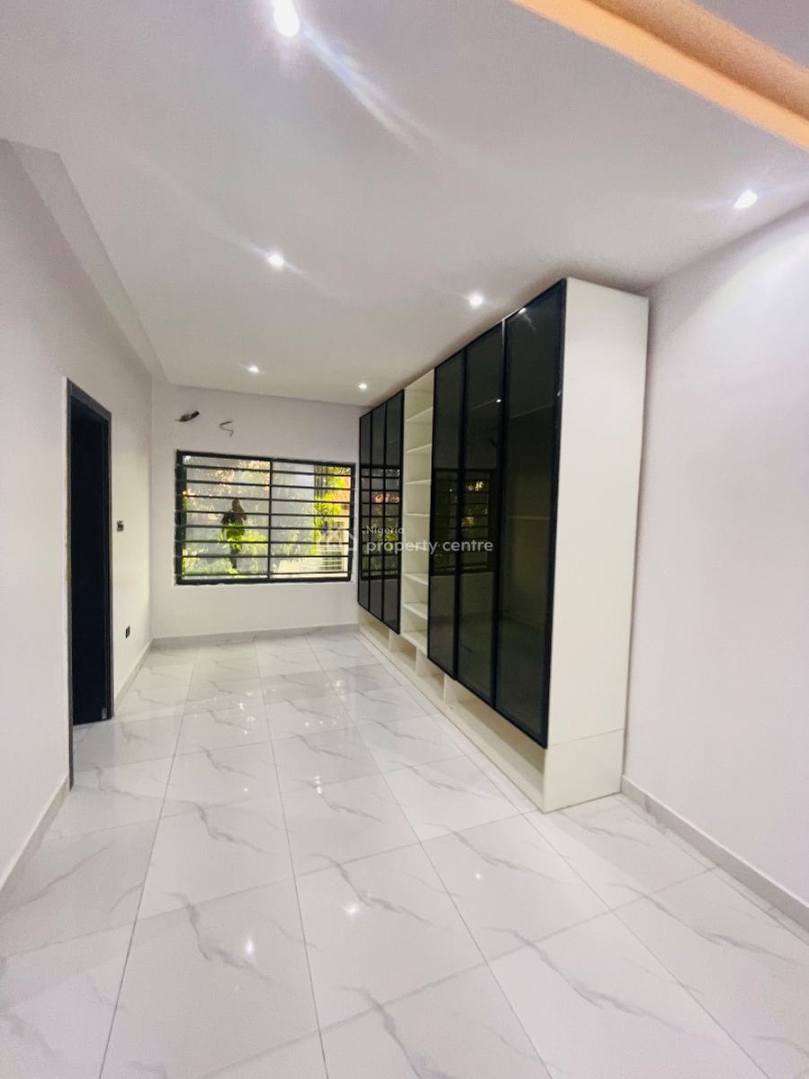 3 Bedroom Flat Available with Quality Facilities, Lekki Phase 1, Lekki, Lagos, Block of Flats for Sale
