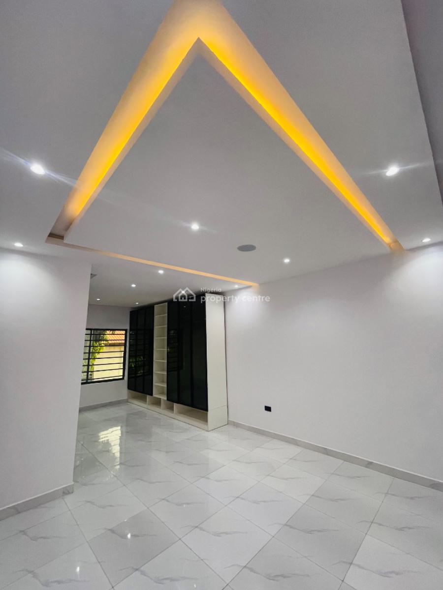 3 Bedroom Flat Available with Quality Facilities, Lekki Phase 1, Lekki, Lagos, Block of Flats for Sale
