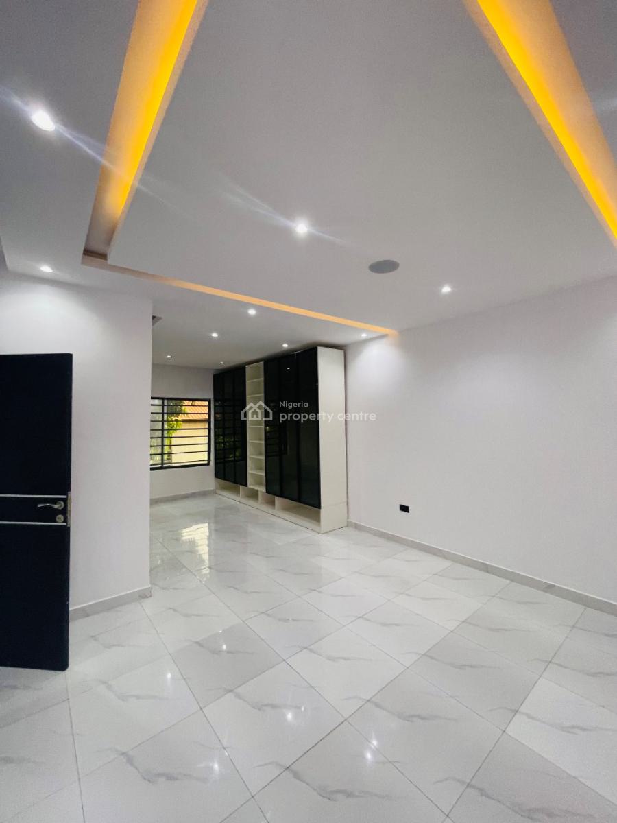 3 Bedroom Flat Available with Quality Facilities, Lekki Phase 1, Lekki, Lagos, Block of Flats for Sale