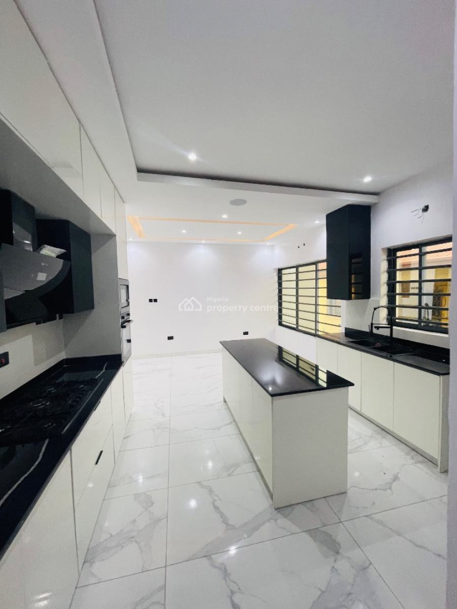 3 Bedroom Flat Available with Quality Facilities, Lekki Phase 1, Lekki, Lagos, Block of Flats for Sale