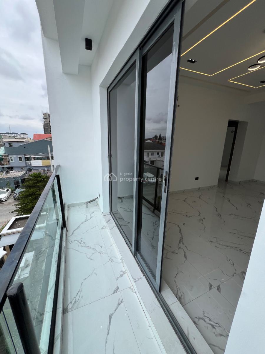 Super Luxury 3-bedroom Apartment with an Elevator and a Swimming Pool, Lekki Phase 1, Lekki, Lagos, Flat / Apartment for Rent