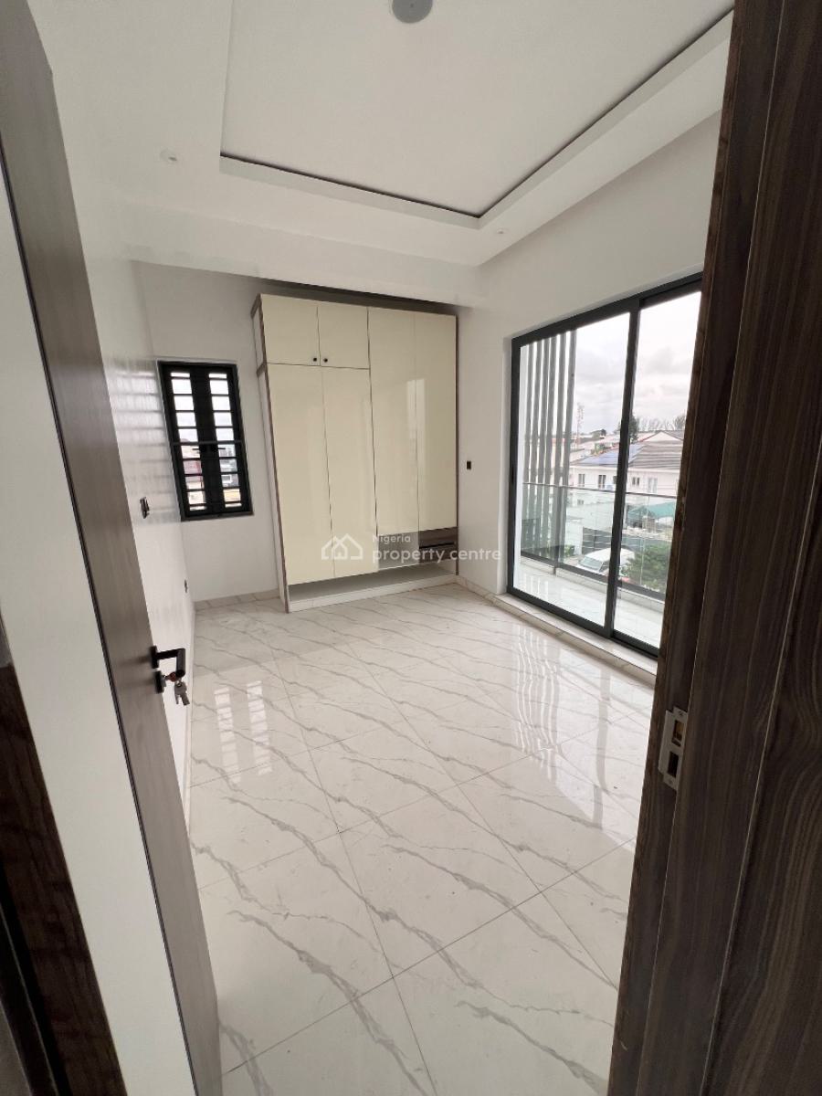 Super Luxury 3-bedroom Apartment with an Elevator and a Swimming Pool, Lekki Phase 1, Lekki, Lagos, Flat / Apartment for Rent