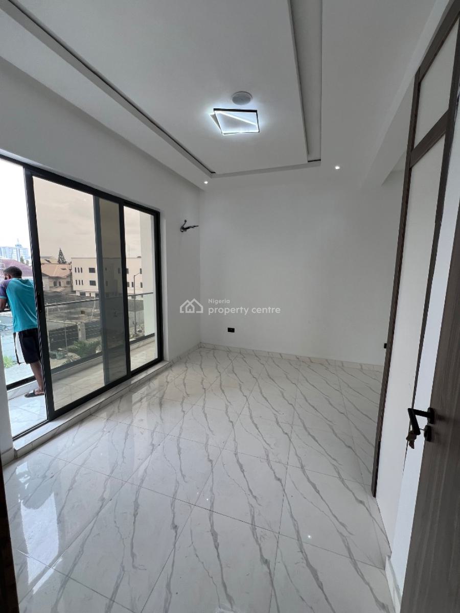 Super Luxury 3-bedroom Apartment with an Elevator and a Swimming Pool, Lekki Phase 1, Lekki, Lagos, Flat / Apartment for Rent
