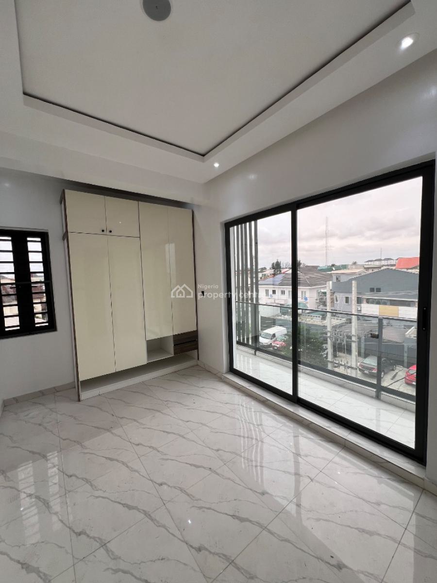 Super Luxury 3-bedroom Apartment with an Elevator and a Swimming Pool, Lekki Phase 1, Lekki, Lagos, Flat / Apartment for Rent