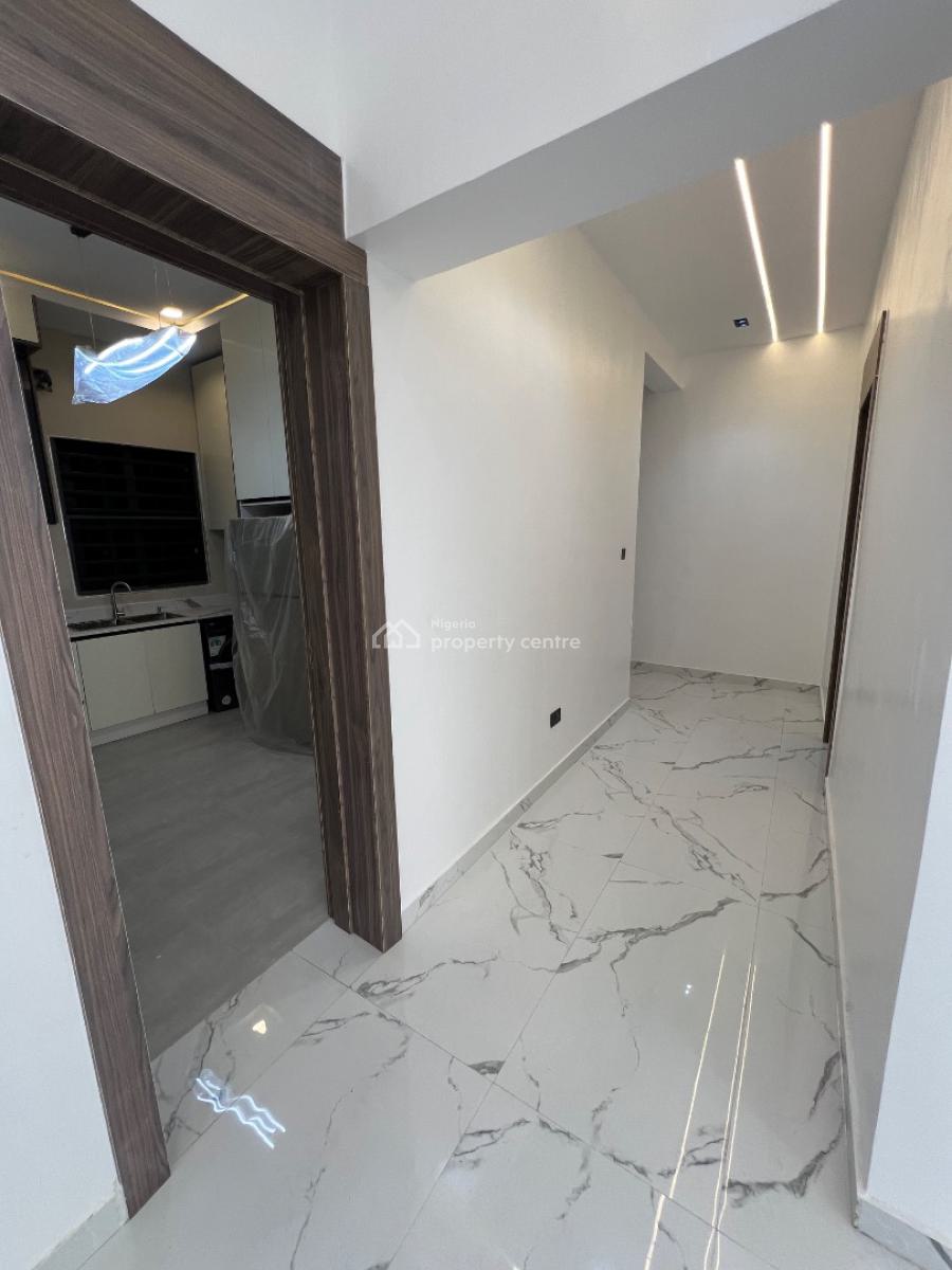Super Luxury 3-bedroom Apartment with an Elevator and a Swimming Pool, Lekki Phase 1, Lekki, Lagos, Flat / Apartment for Rent